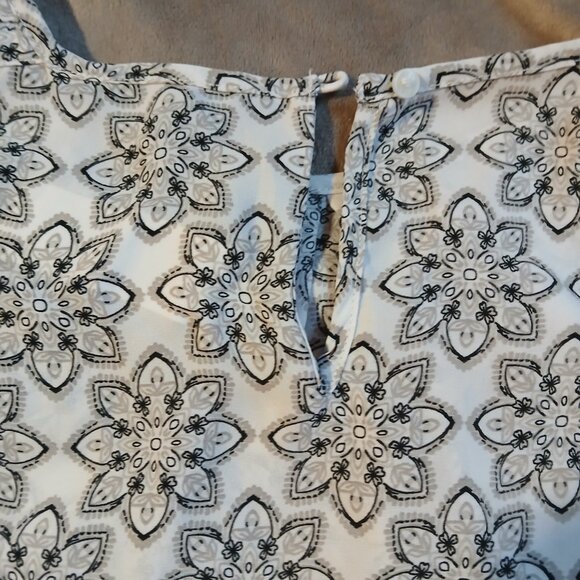 Banana Republic Factory Women's Medallion / Floral Cap Sleeve Top SZ S - Picture 6 of 8
